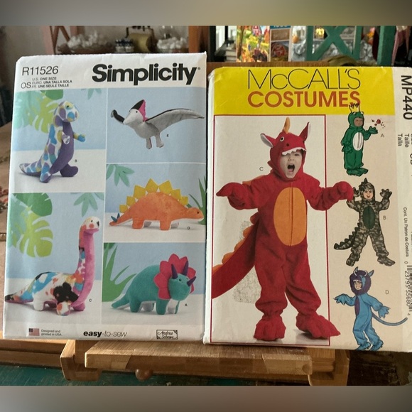 2 Patterns Crafts, Never Cut! McCalls MP440 & Simplicity R11526 - Picture 1 of 5